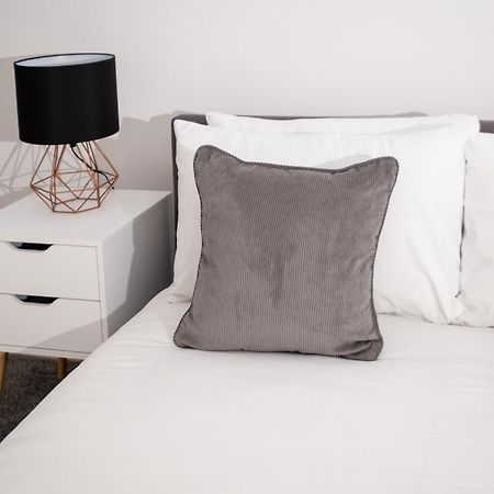 Trinity Apartments Stratford Upon Avon מראה חיצוני תמונה